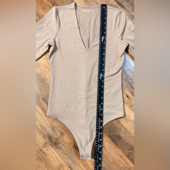 Abercrombie & Fitch Tan Long Sleeve Bodysuit - Picture 2 of 5